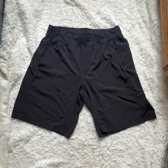 Lululemon Men's Black Athletic Shorts - Picture 2 of 8